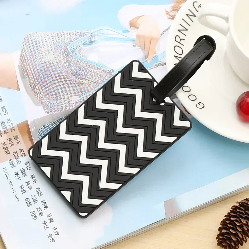 Геометрические багажные бирки  – обзор и цена Travel Accessories Must Have